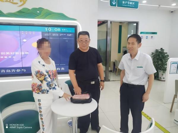 賬戶憑空多出16萬元，山東膠州一女子險成洗錢“幫兇”