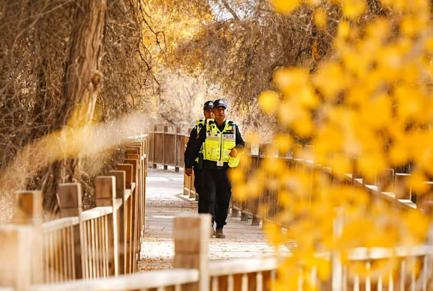 新疆沙雅公安傾力護航“胡楊禮贊”文旅盛會